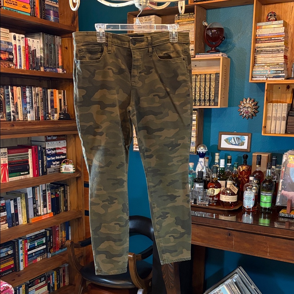 GAP Women’s Camouflage Skinny Jeans